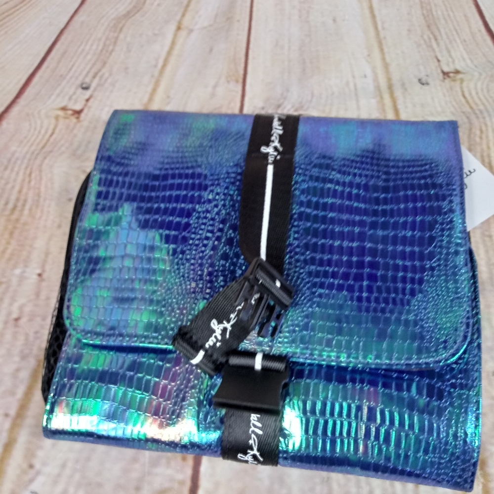 Blue Iridescent hanging beauty case
